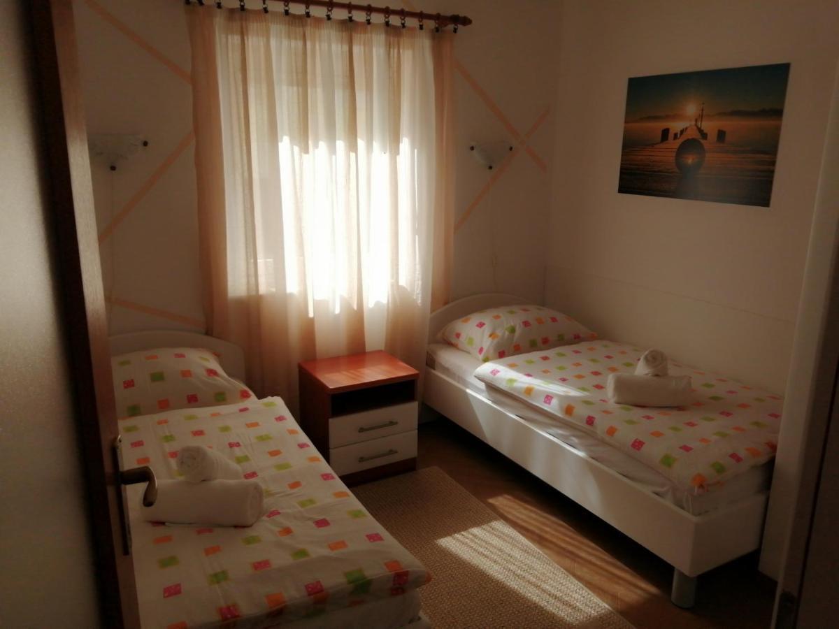Apartments Tina プーラ エクステリア 写真